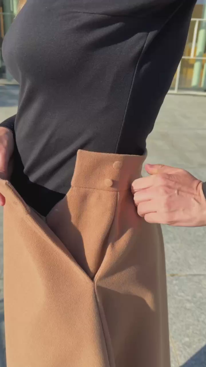 Тепла широка спідниця з кишенями